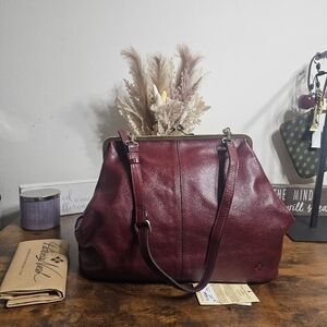 Classic Leather Shoulder Bag in Oxblood